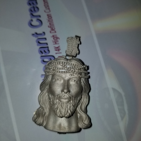 14kt Jesus with diamond vvs - Picture 3 of 6